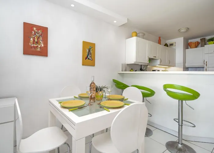 Bay-3 By Interhome Apartman Cannes